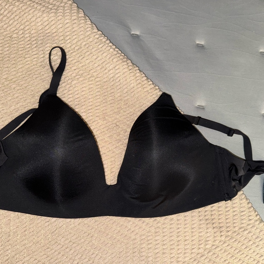 SKIMS Black Bra - 38 DD
